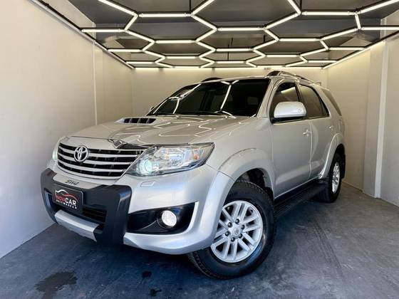 TOYOTA HILUX 3.0 SRV TOP 4X4 CD 16V TURBO INTERCOOLER DIESEL 4P AUTOMÁTICO